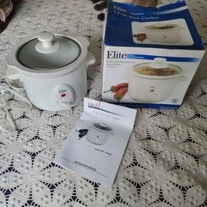 Elite Cuisine 1.5 guart small mini slow cooker crock-pot - white stoneware pot